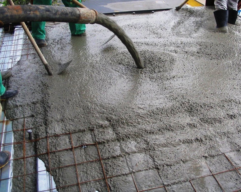 Фото укладки текучего бетона