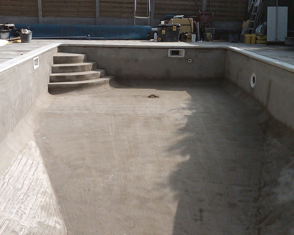 Изображение готовых бетонных бассейнов