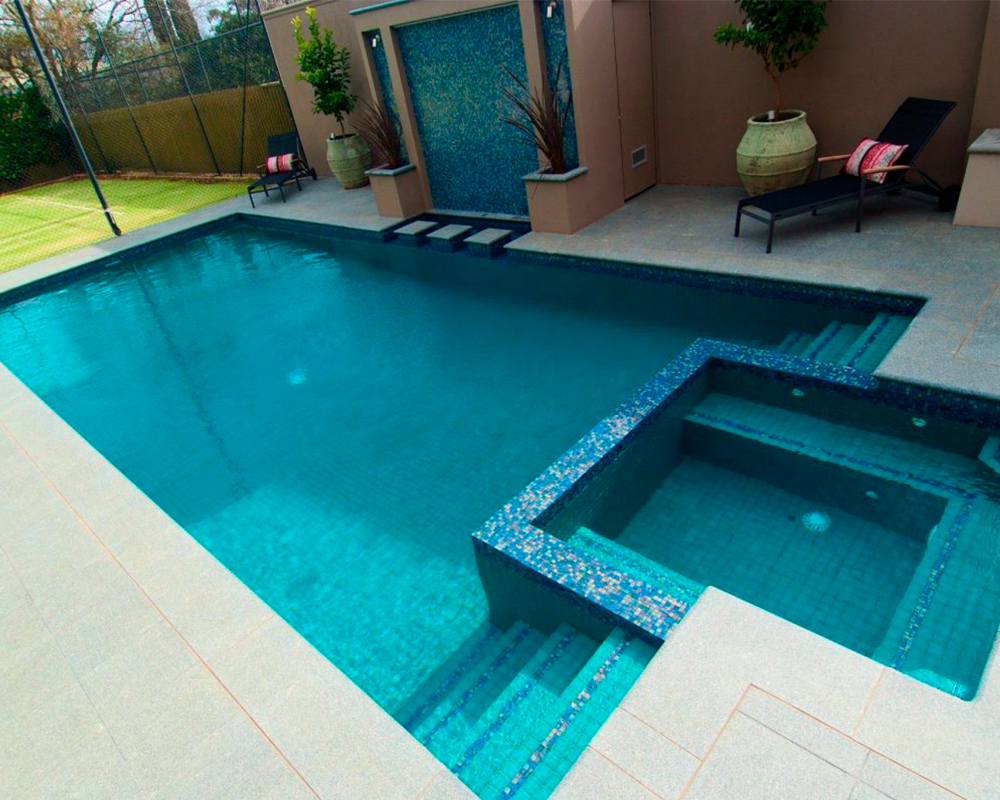 Изображение готовых бетонных бассейнов